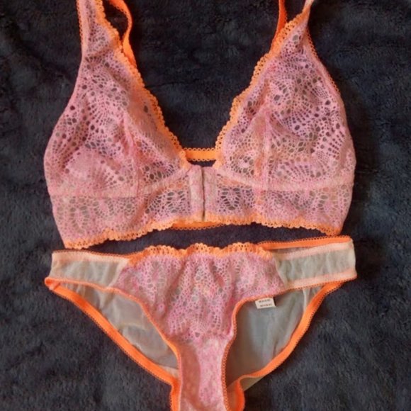 Victoria Secret Bralette - Small NWT - Picture 2 of 6